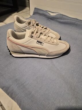 Women's PUMA Easy Rider Women's Cream Running Sneakers
